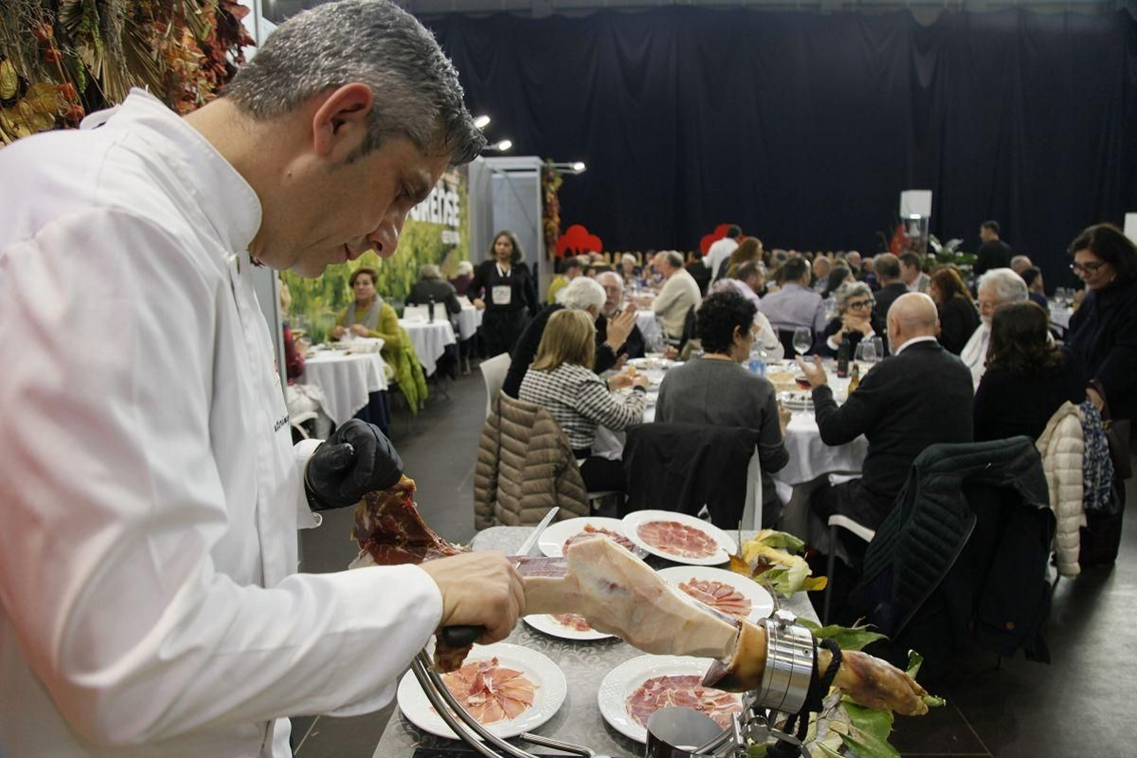 Cortador de jamón, uno de los momentos más esperados por los participantes.