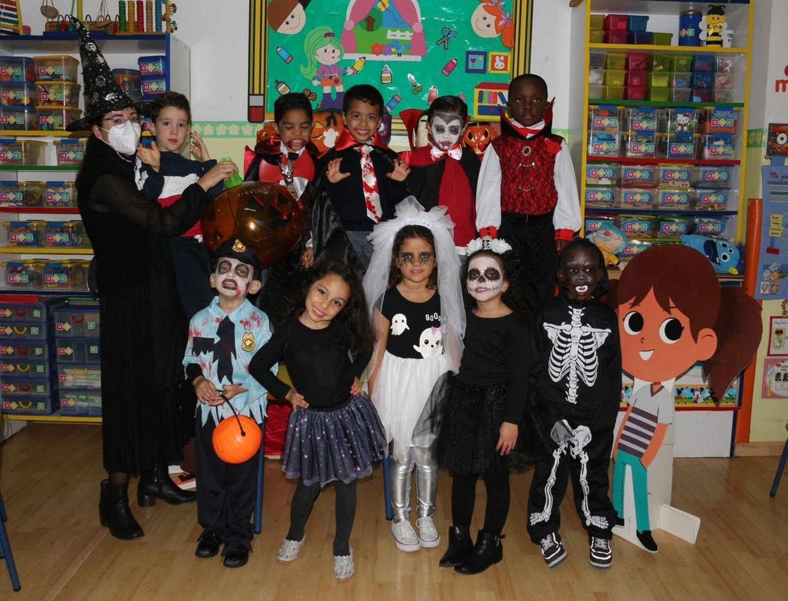 Padre Feijóo Zorelle. Os alumnos elixiron os seus personaxes de terror favoritos.