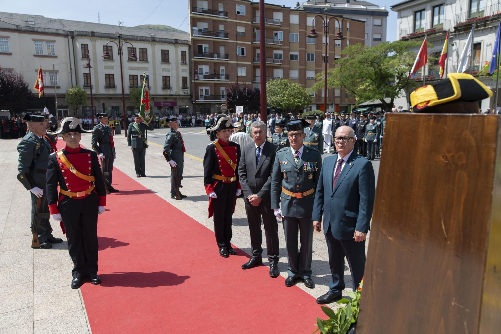 Galería | O Barco de Valdeorras se vuelca con el 182 aniversario de la Guardia Civil
