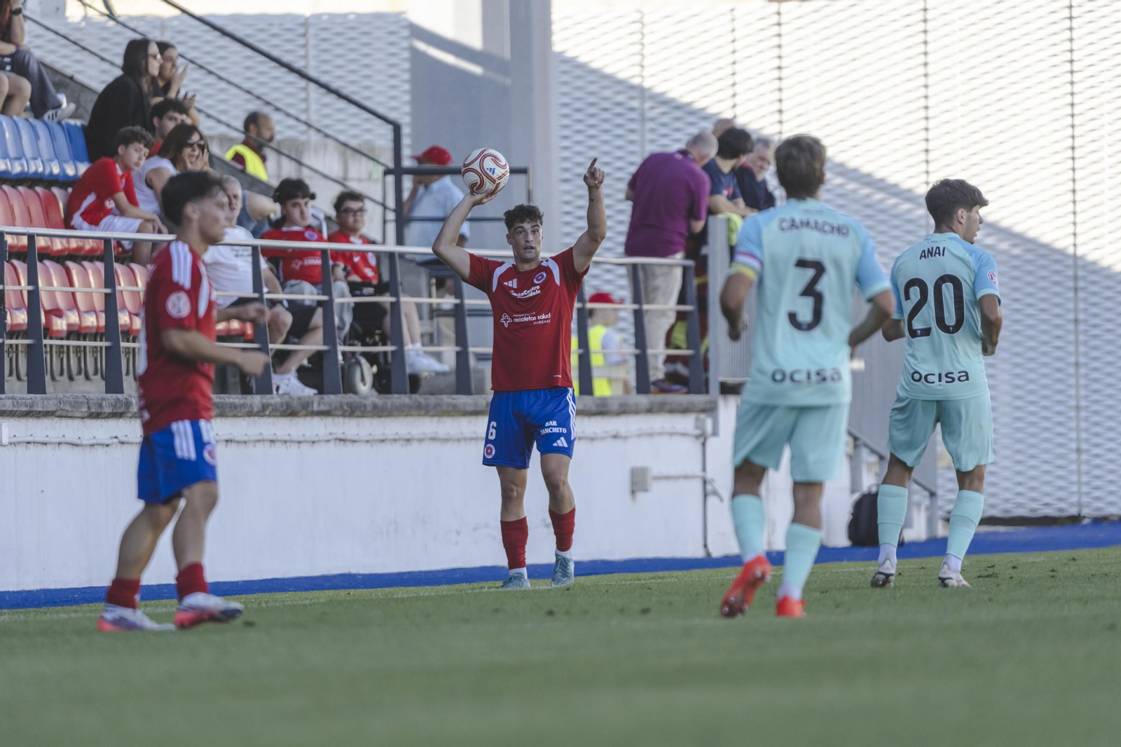 Galería |  O Couto vive una jornada de calor y una nueva derrota de la UD Ourense en Primera Federación