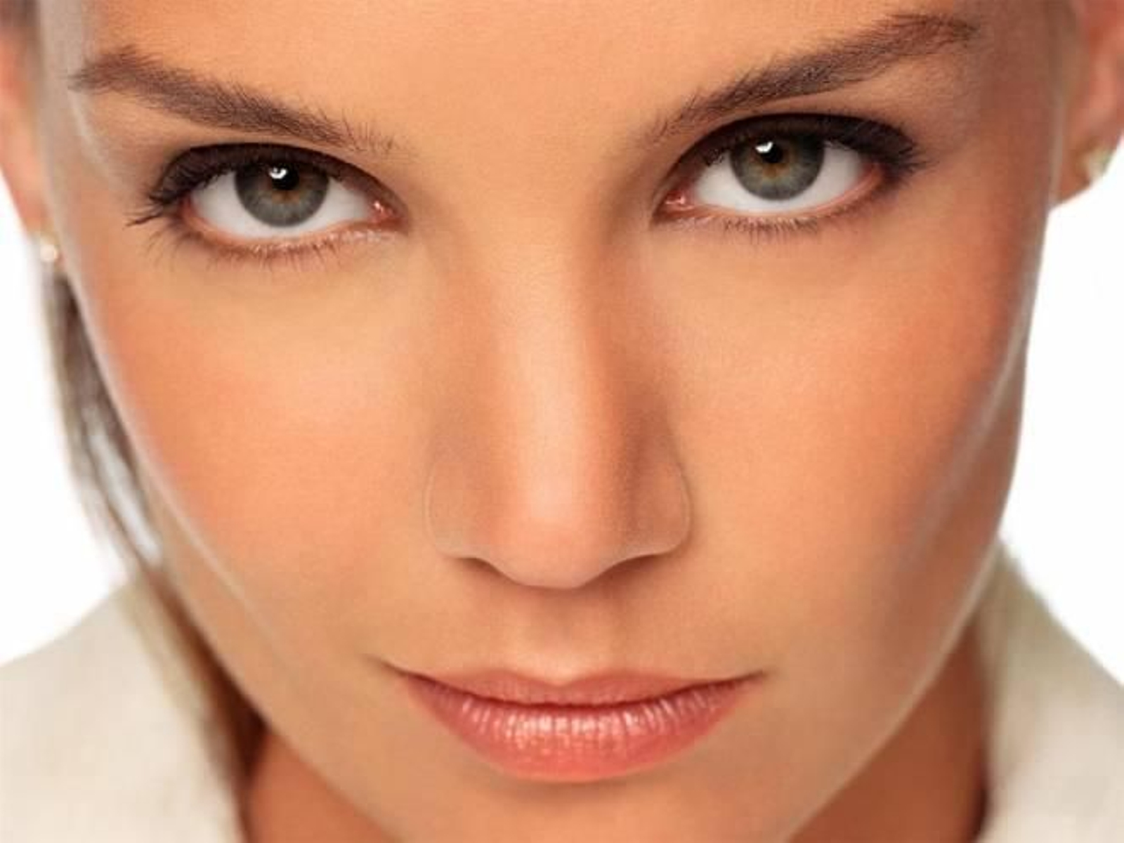 Katie Holmes con maquillaje