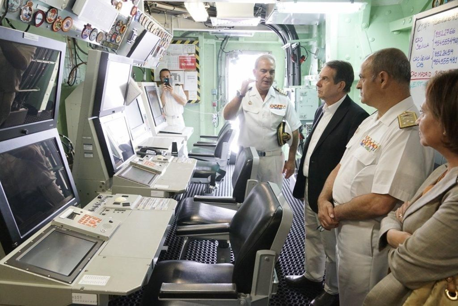 El portaviones Juan Carlos I en Vigo  (1024x684)