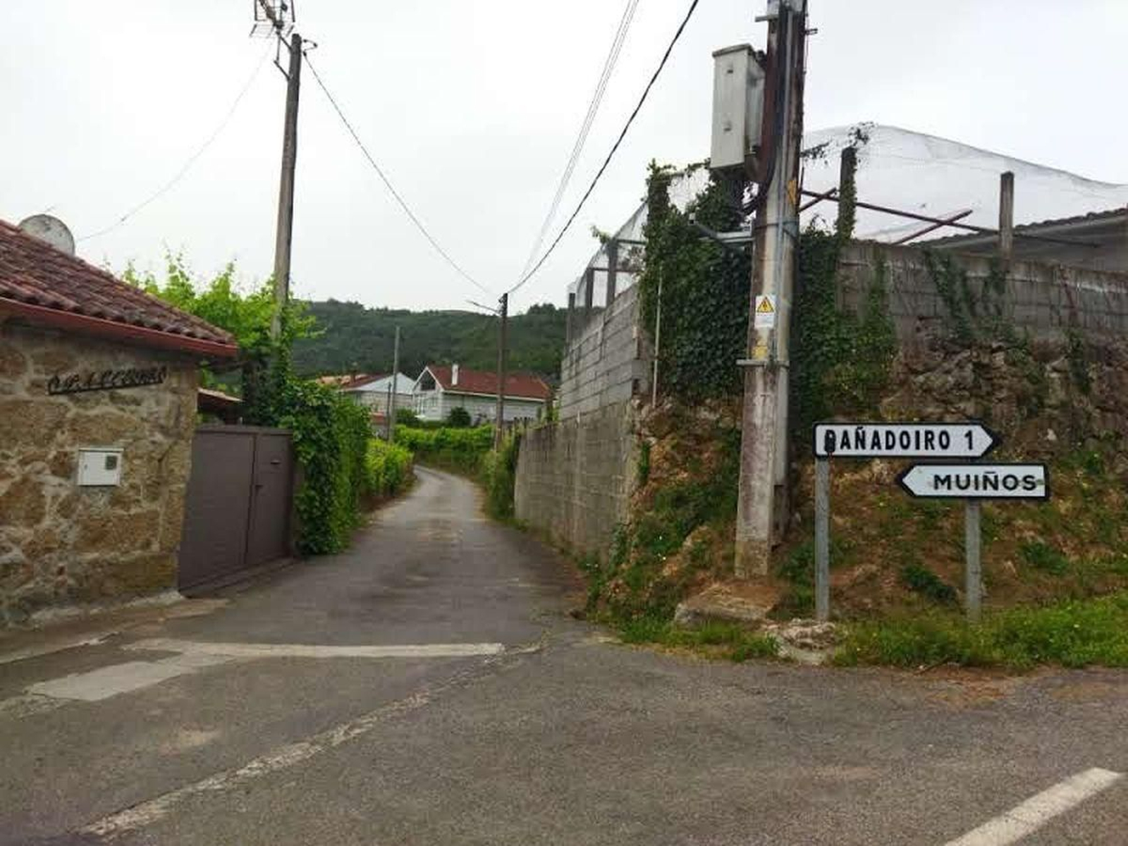 Acceso al núcleo de Muíños donde se ha llevado a cabo una de las actuaciones.