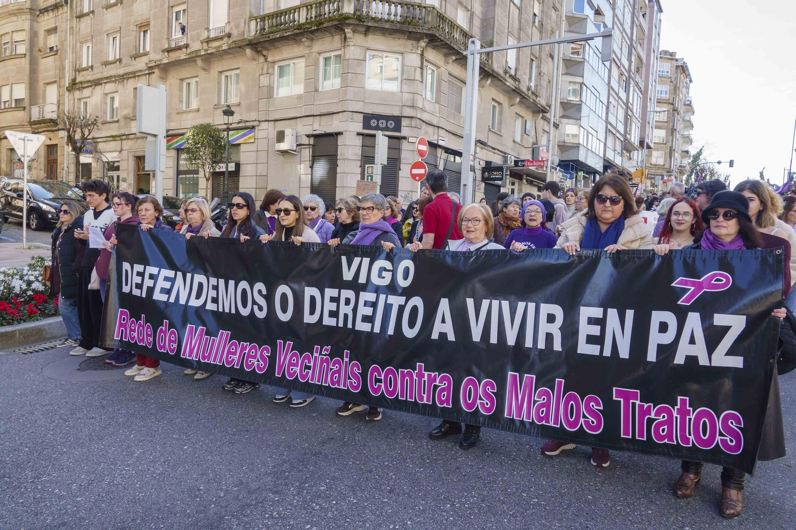 Galería | Las calles de Vigo se pintan de morado por el Día Internacional de la Mujer