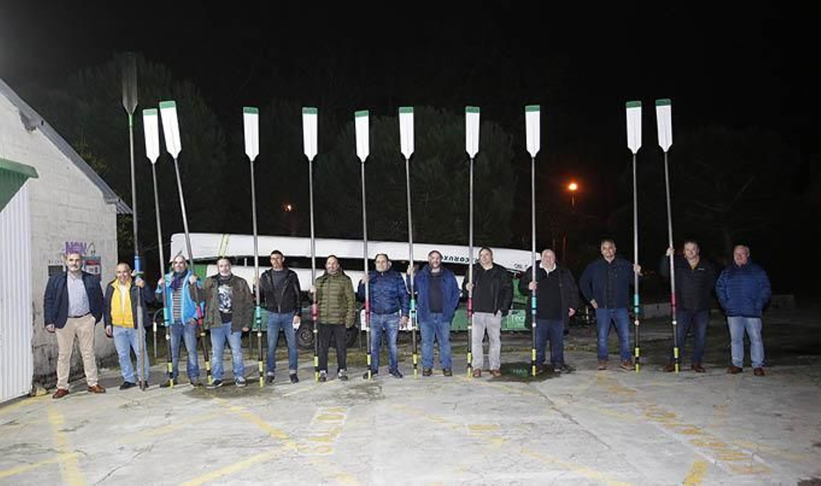 Los primeros integrantes del Coruxo se reunieron ayer para recordar viejos tiempos y recibir el homenaje de la directiva actual del club.

FOTOS: JV LANDÍN