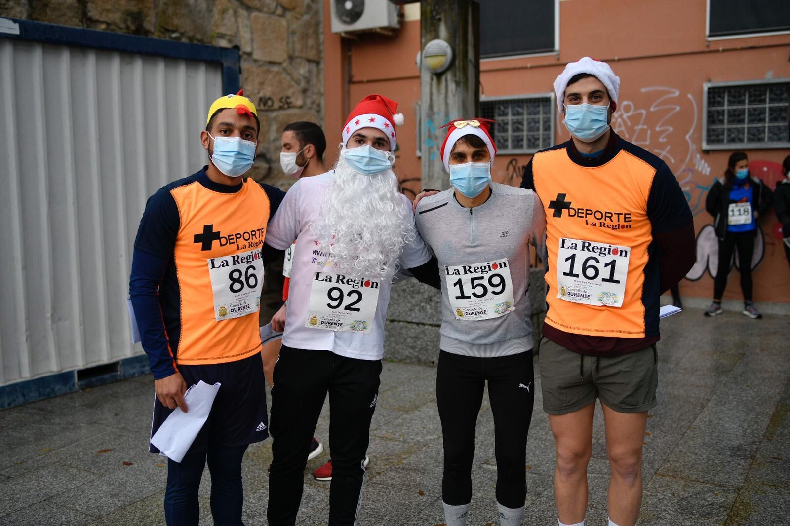 No faltaron los disfraces en la San Silvestre de este año (XESÚS FARIÑAS).