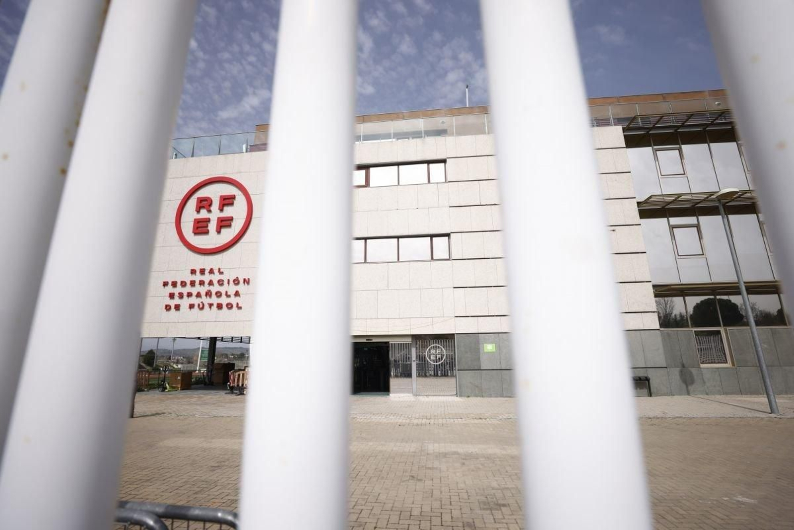 La gestión de Luis Rubiales en la Federación Española está siendo objeto de investigación judicial.