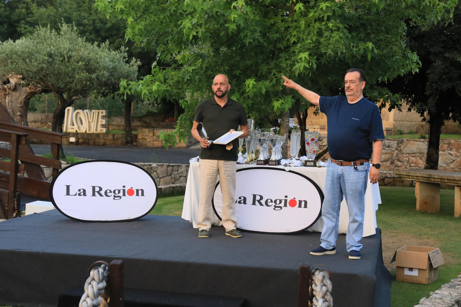 Galería | Decenas de jugadores celebran el fin de la Liga de Mus de Ourense, en fotos
