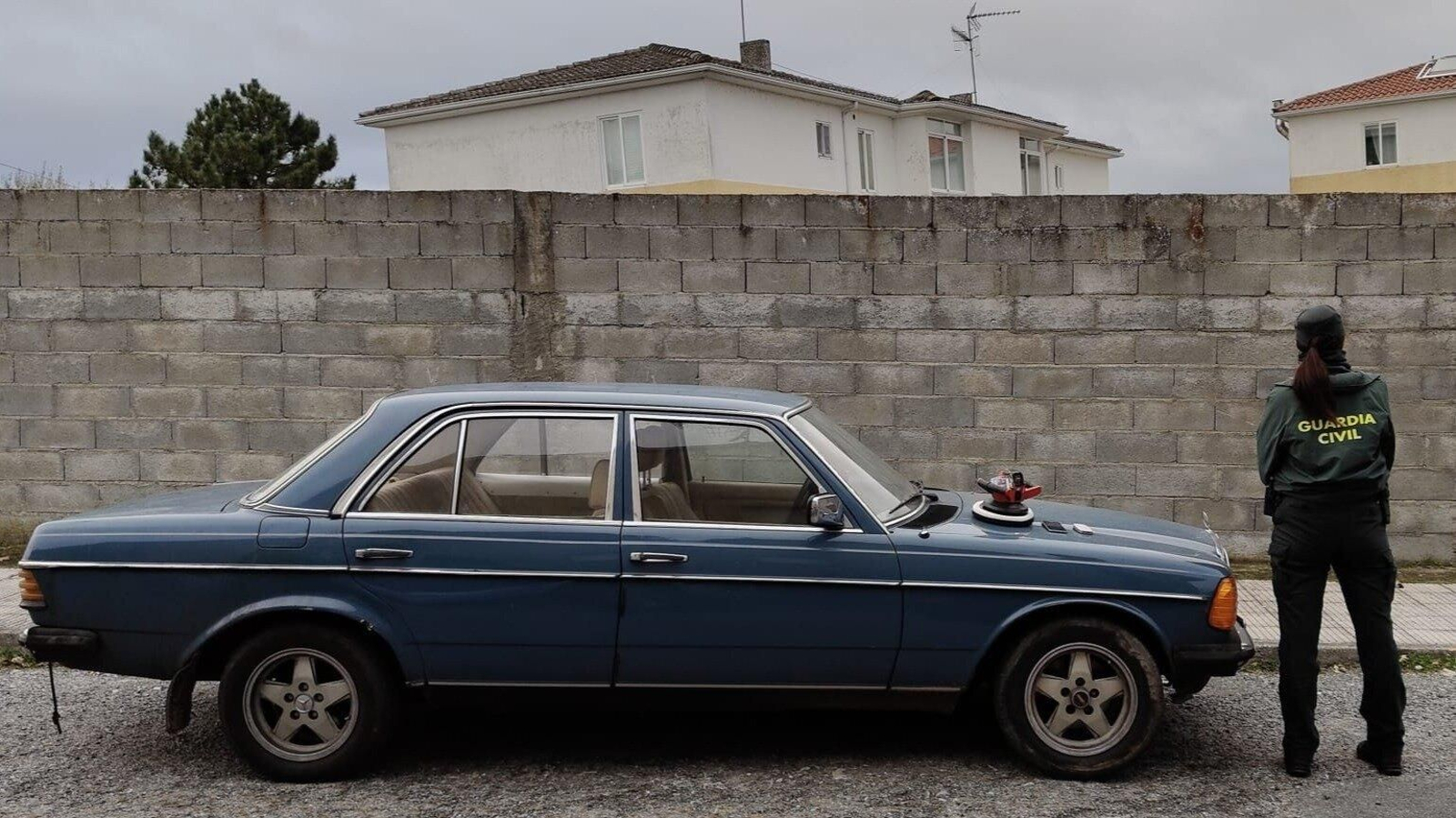 Coche localizado por la Guardia Civil de Celanova.