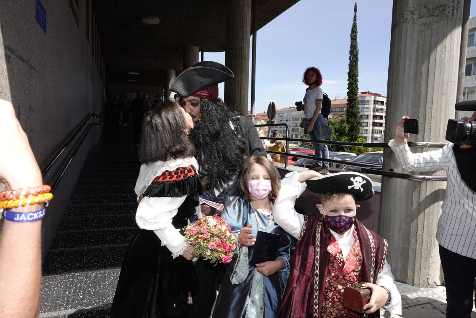 El Jack Sparrow vigués al fin logra casarse. | VICENTE ALONSO