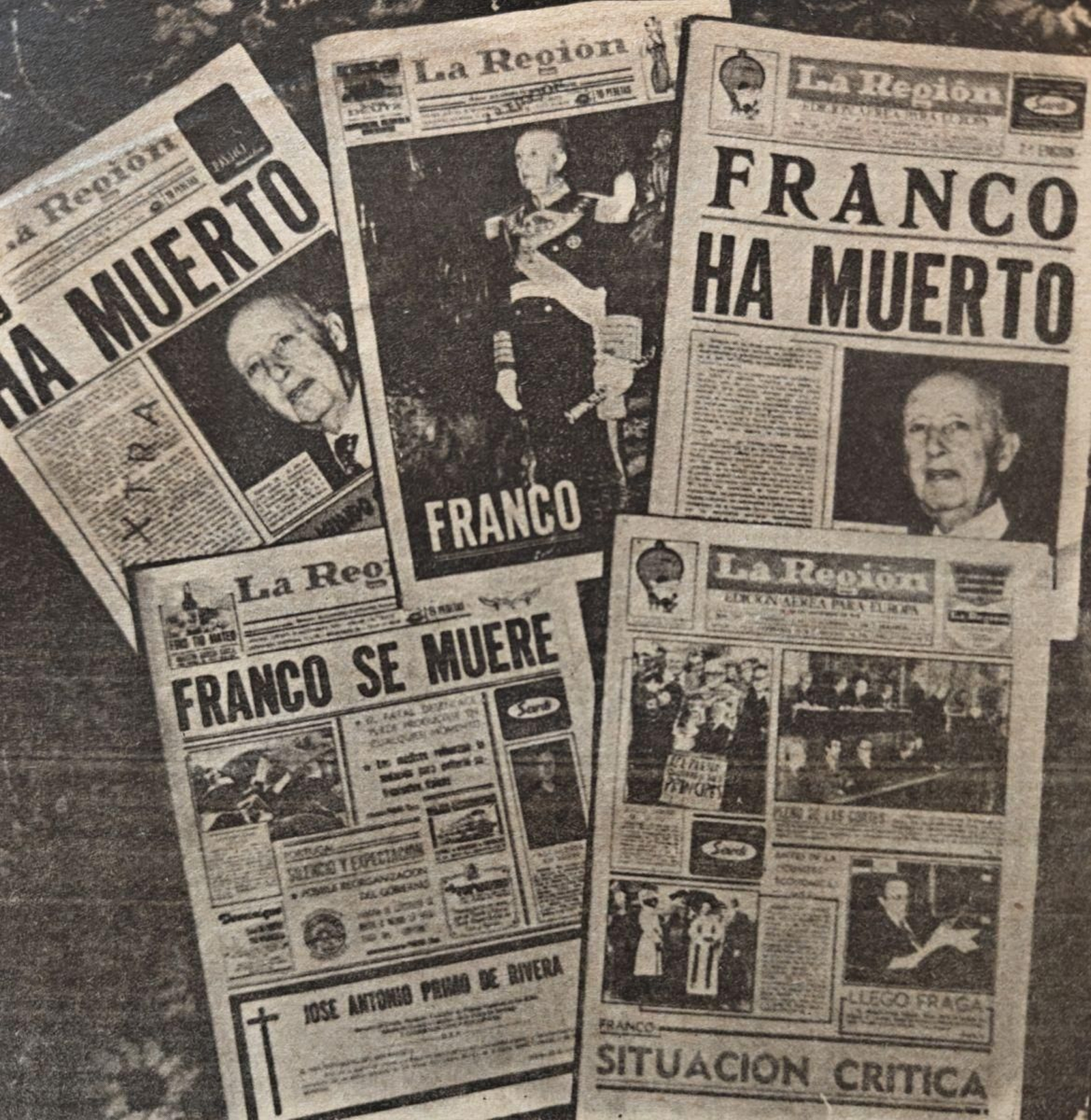 Las cinco ediciones de “La Región” que salieron ayer por la muerte de Franco.