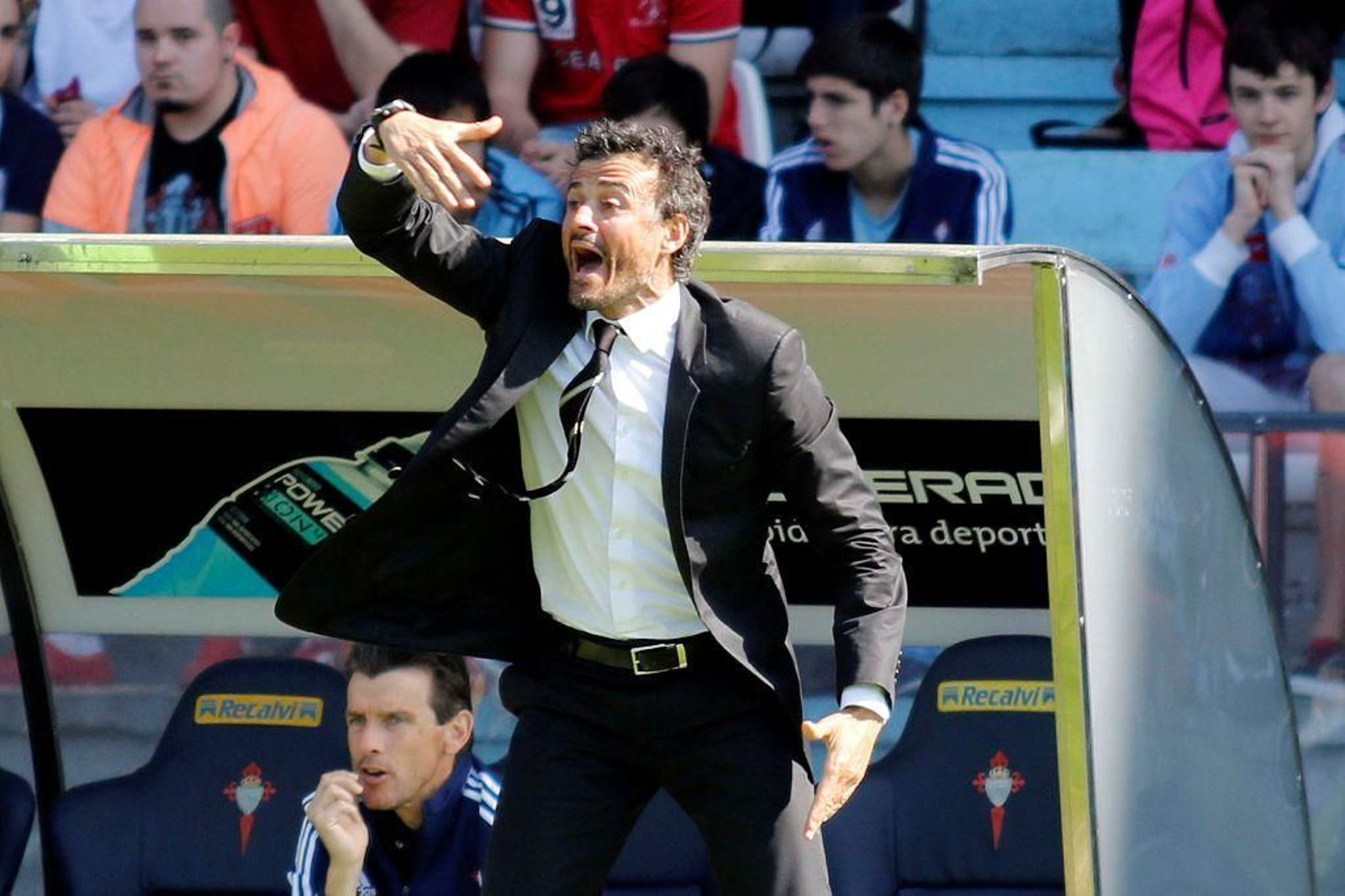 Luis Enrique da instrucciones a sus pupilos