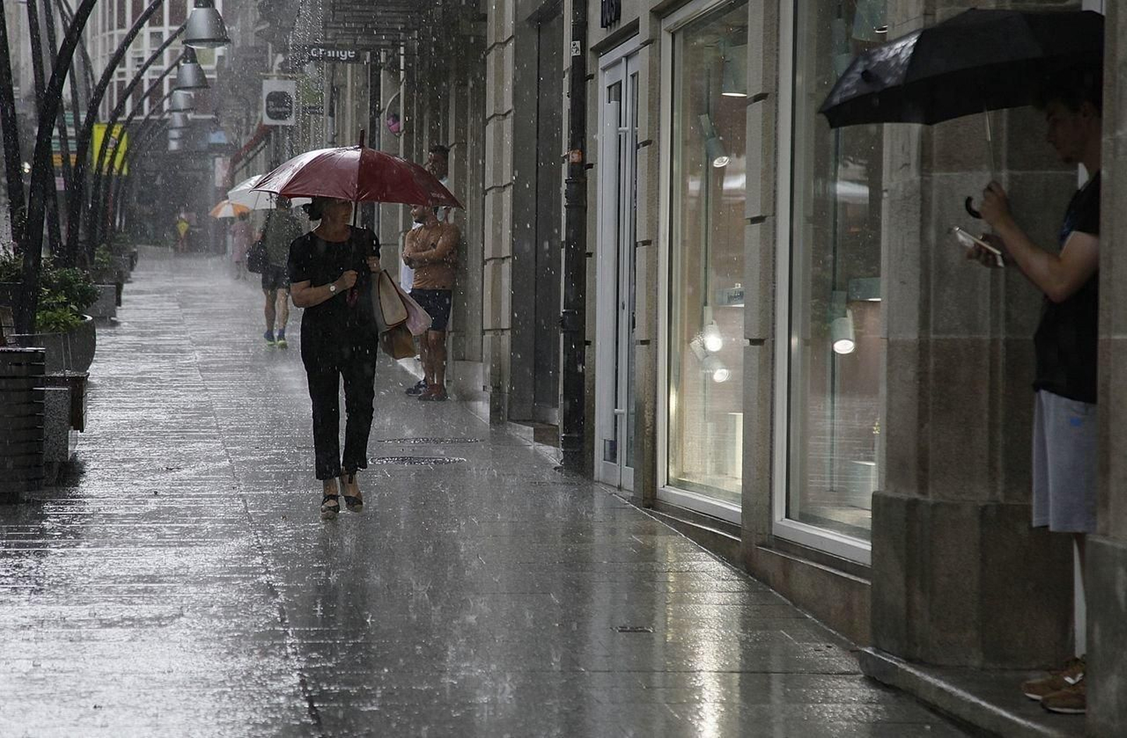 La lluvia sorprendió a más de uno en la ciudad