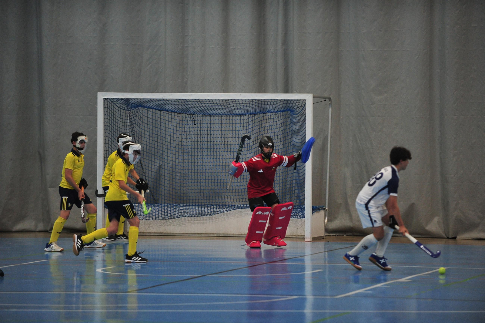 Galería | El hockey sala ourensano infantil brilla en casa