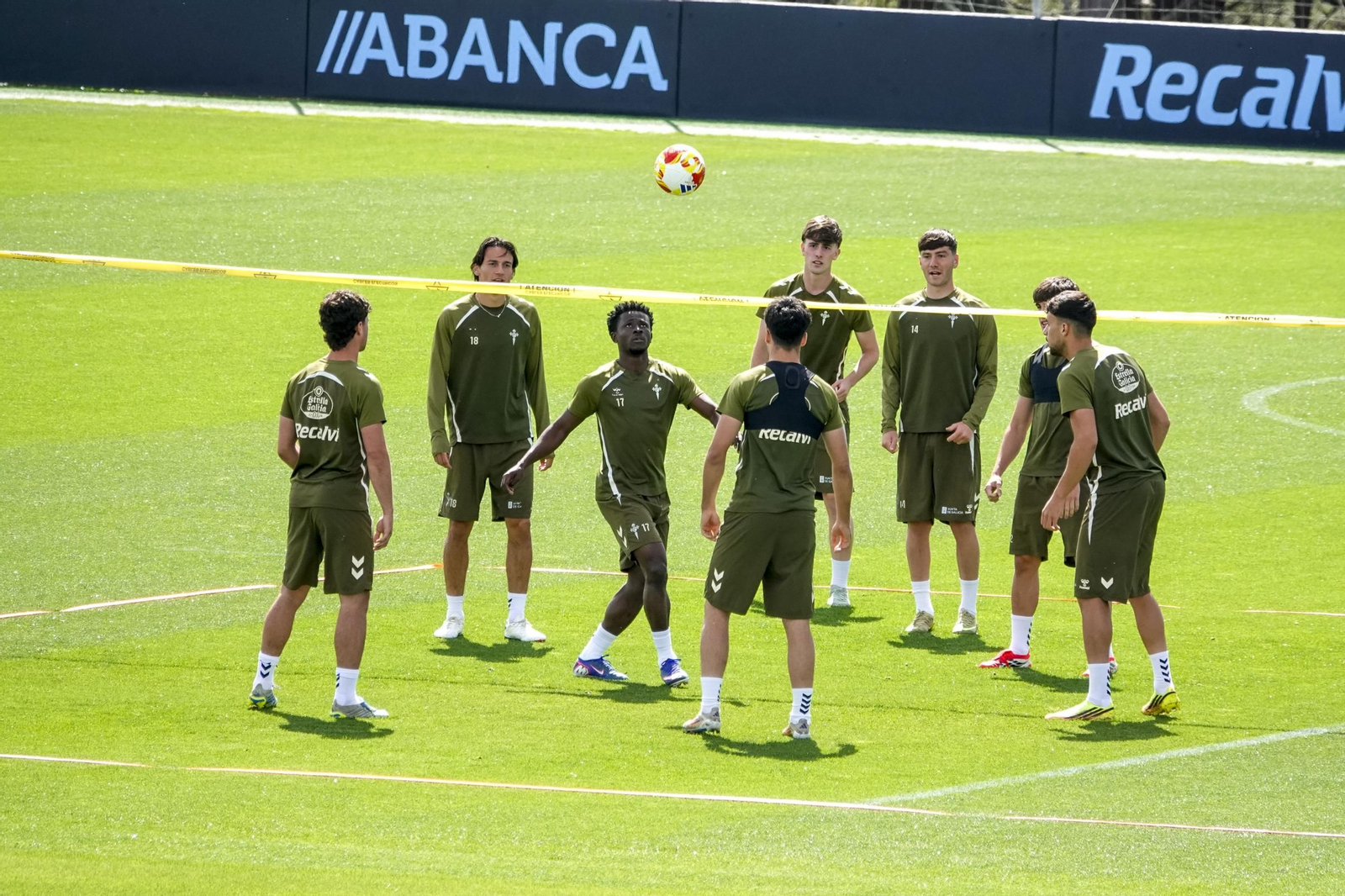 El Celta Fortuna se ejercitó ayer en la ciudad deportiva de Mos.