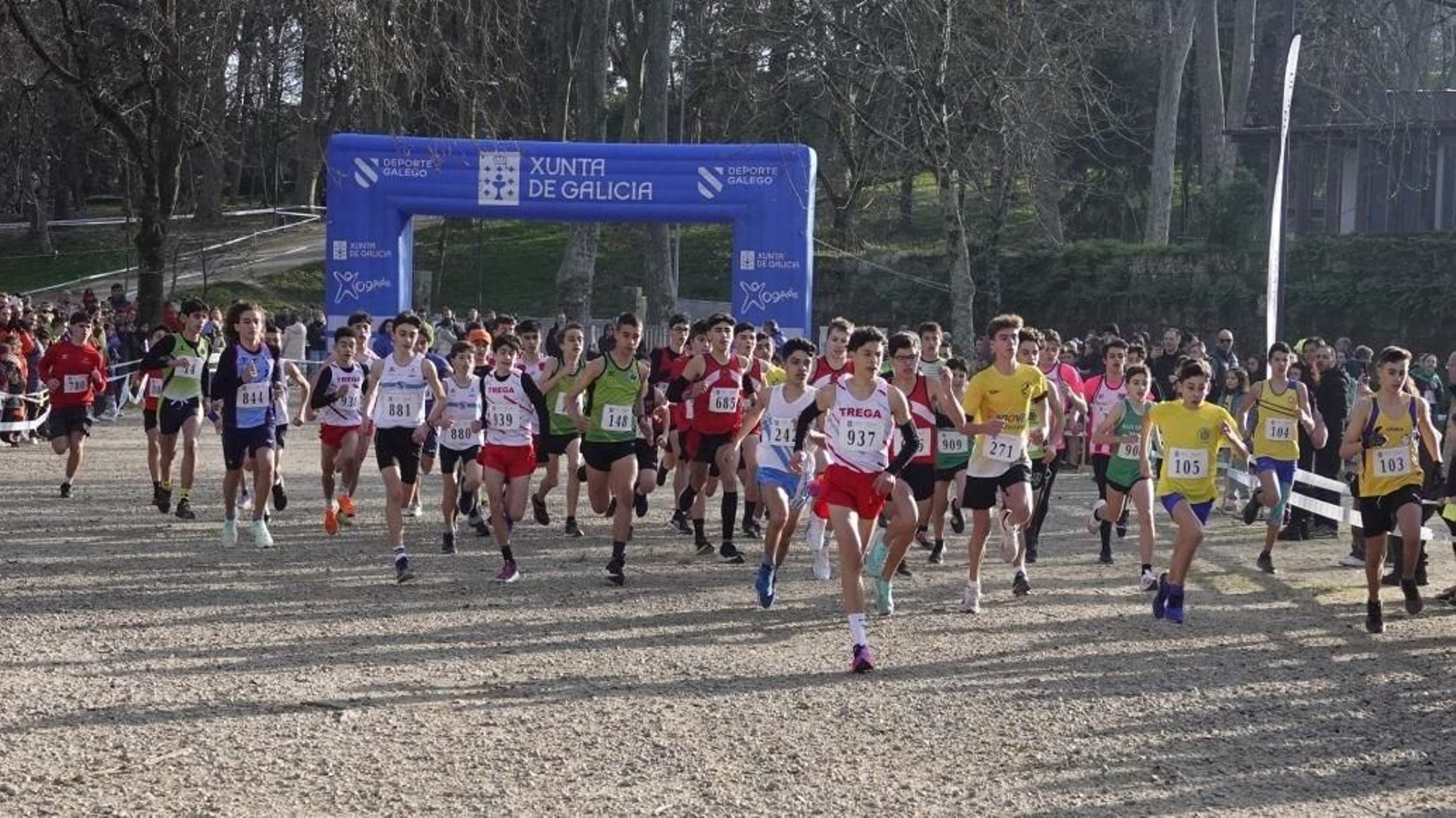 Los menores realizan la salida, un momento siempre complicado por el riesgo a una posible caída.
