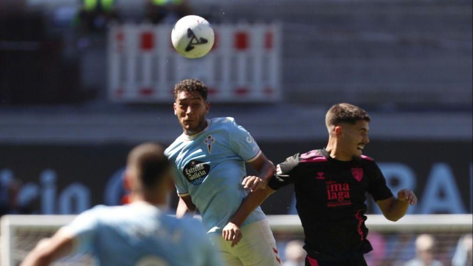 Sebastián Cáceres debutó mostrando su virtud en el despeje aéreo y con más problemas a ras de suelo.