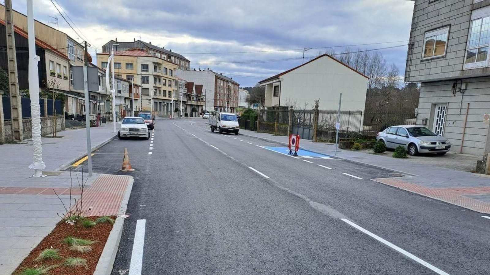 La rúa Ourense acondicionada en Carballiño.