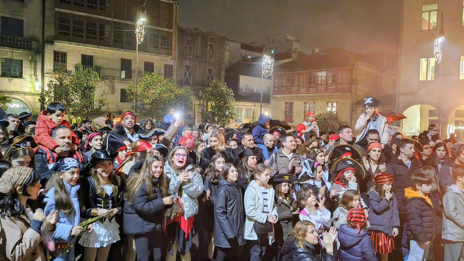 Público en la Fiesta Pirata