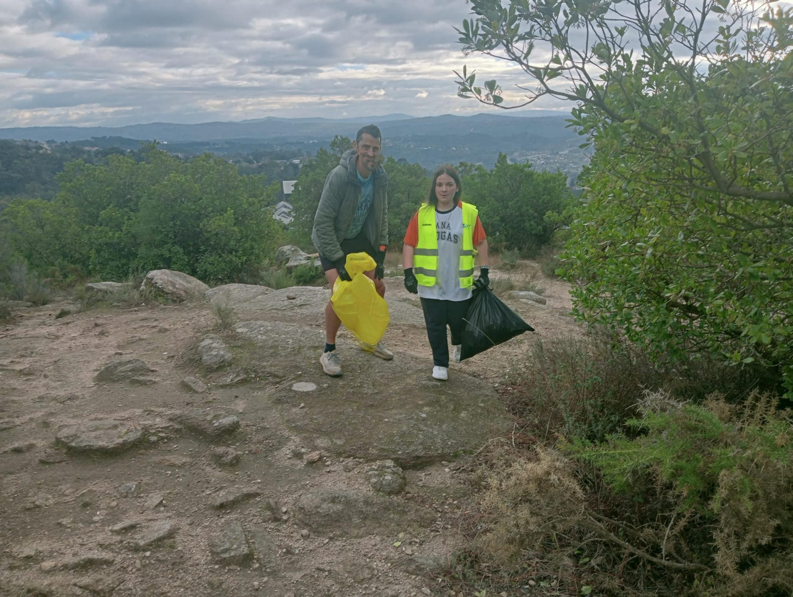 Ecovigilantes retiran la huella de los magostos