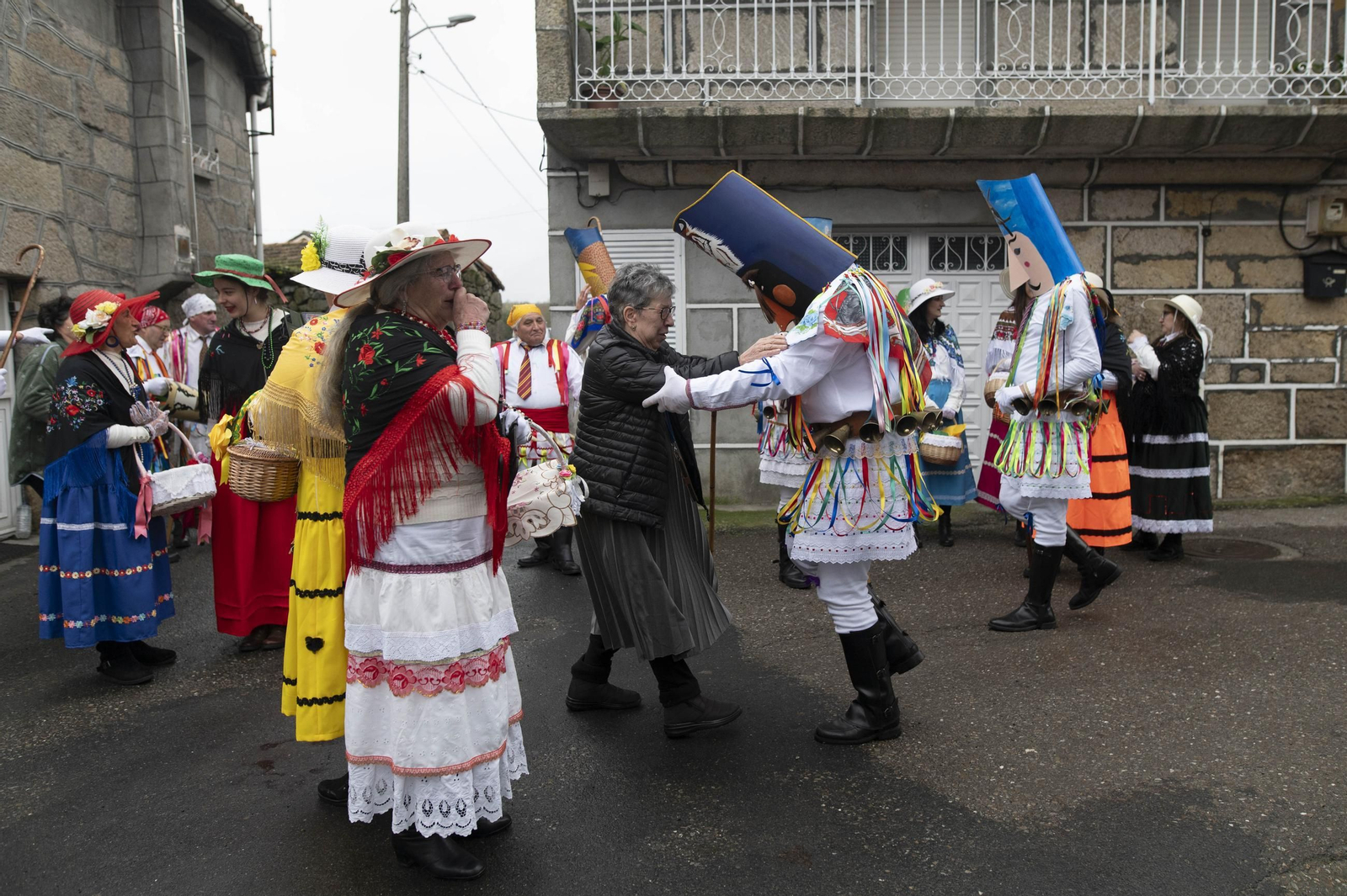 Galería | Felos y Madamas toman las aldeas de Esgos manteniendo viva la tradición