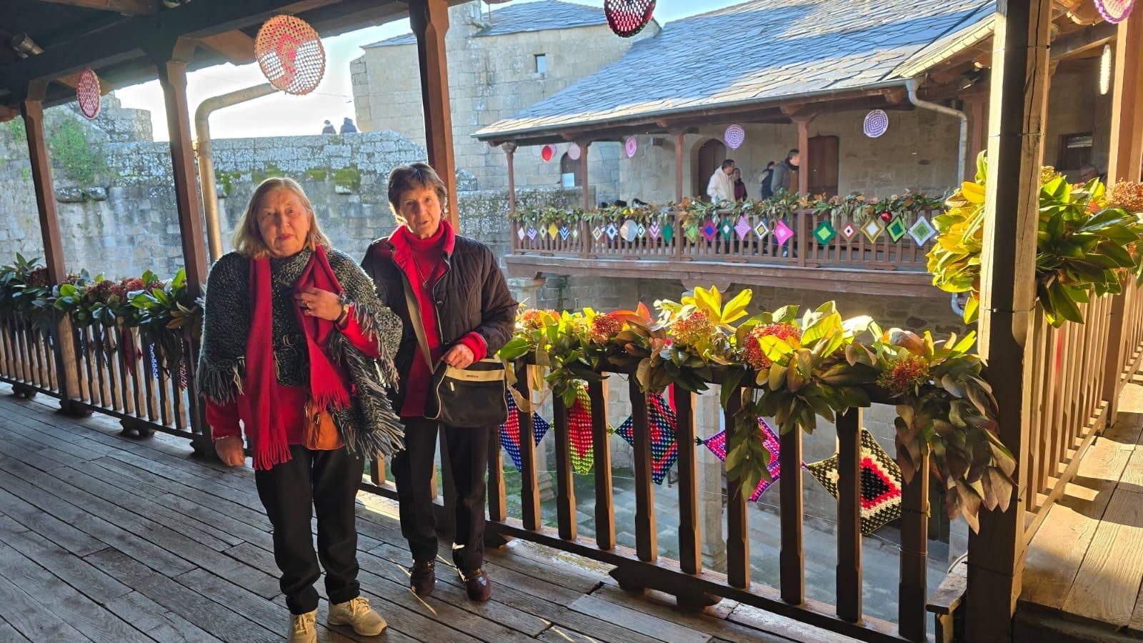 Galería | Castro Caldelas teje la Navidad punto a punto