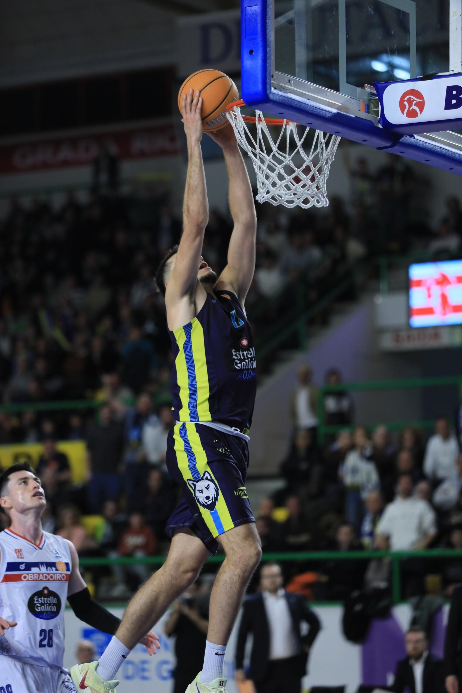 Galería | El Pazo, a reventar para el derbi COB-Obradoiro