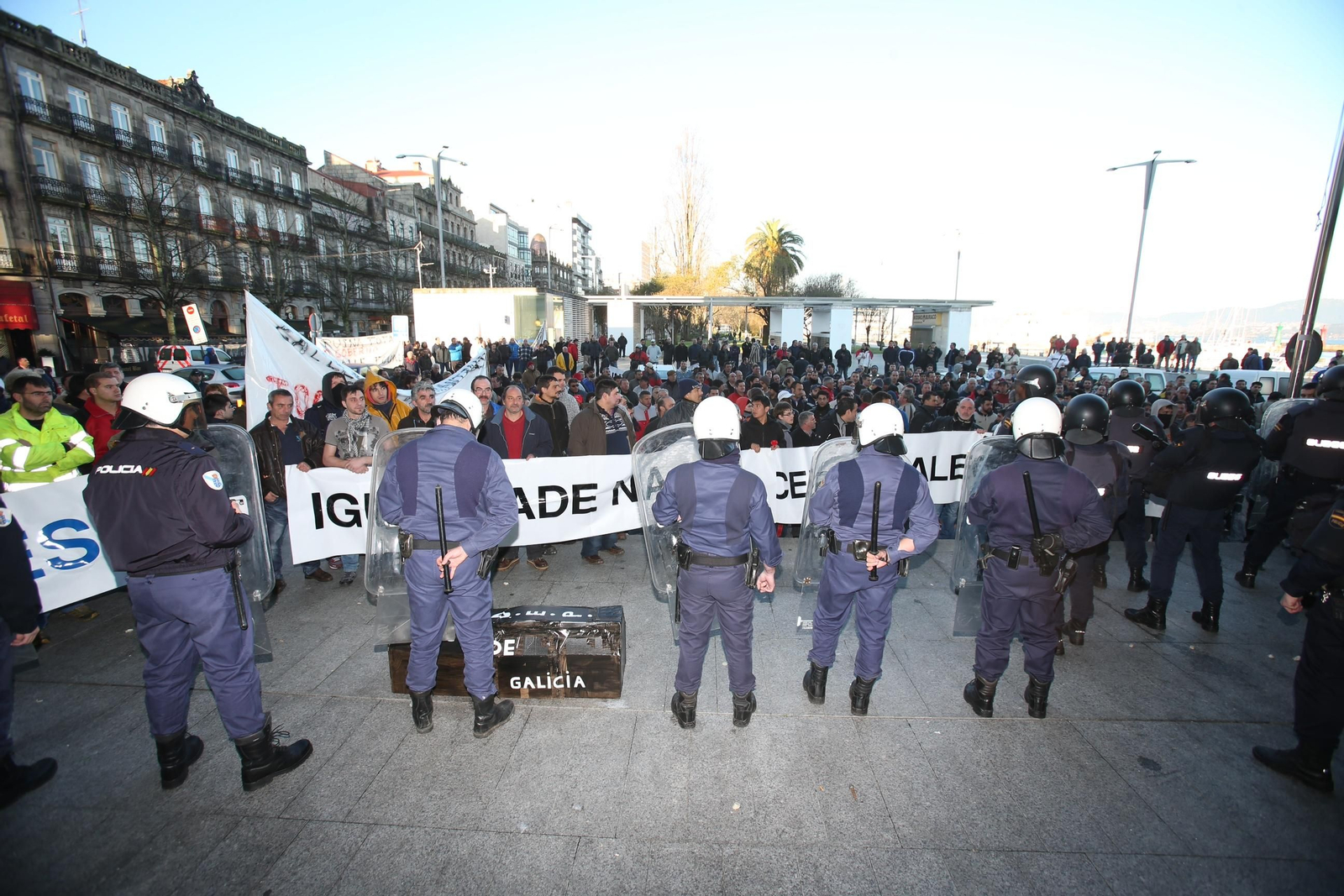 Las protestas de la flota de cerco colapsan Vigo // Alberte
