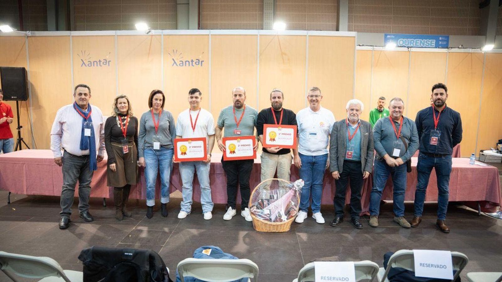 Foto de familia con los ganadores de la tercera edición del concurso DevoraJalys.