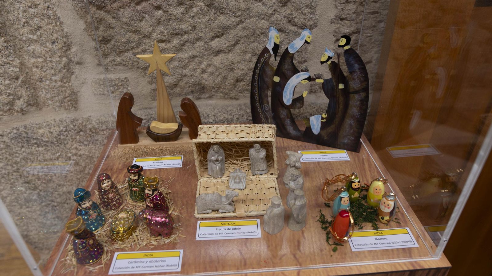 Belén multicultural que reúne figuras de Vietnam y la India