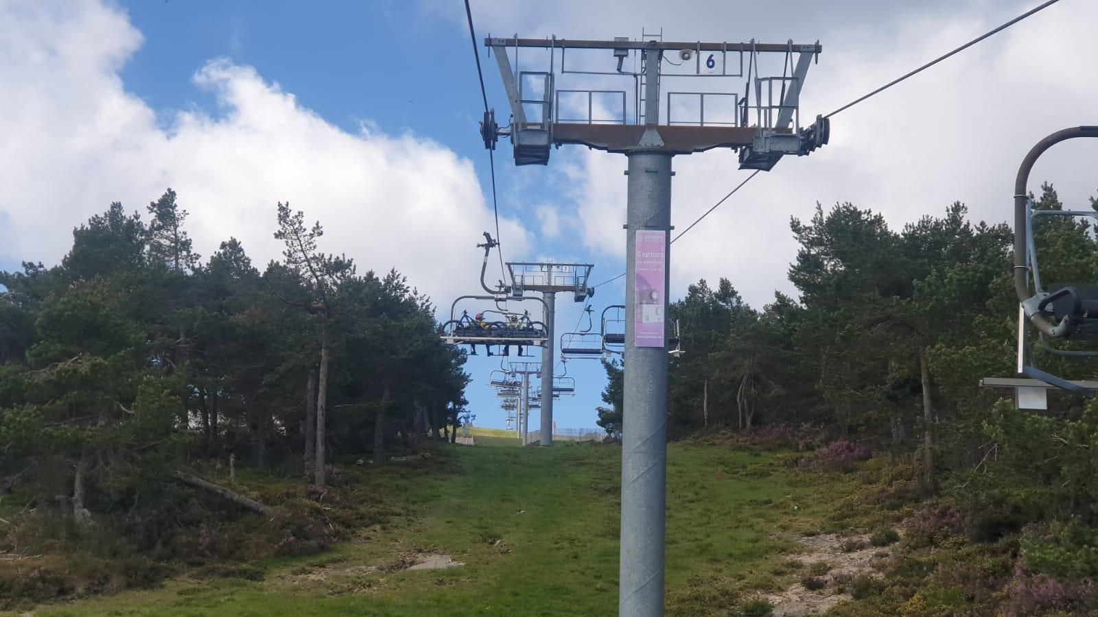 El Bike park de Manzaneda recibe a sus primeros usuarios.