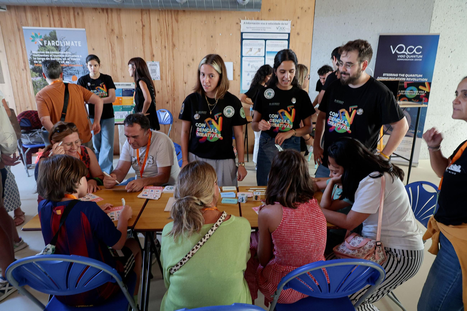 Galería | La feria G-Night toma el edificio Redeiras y el Berbés con sus talleres científicos
