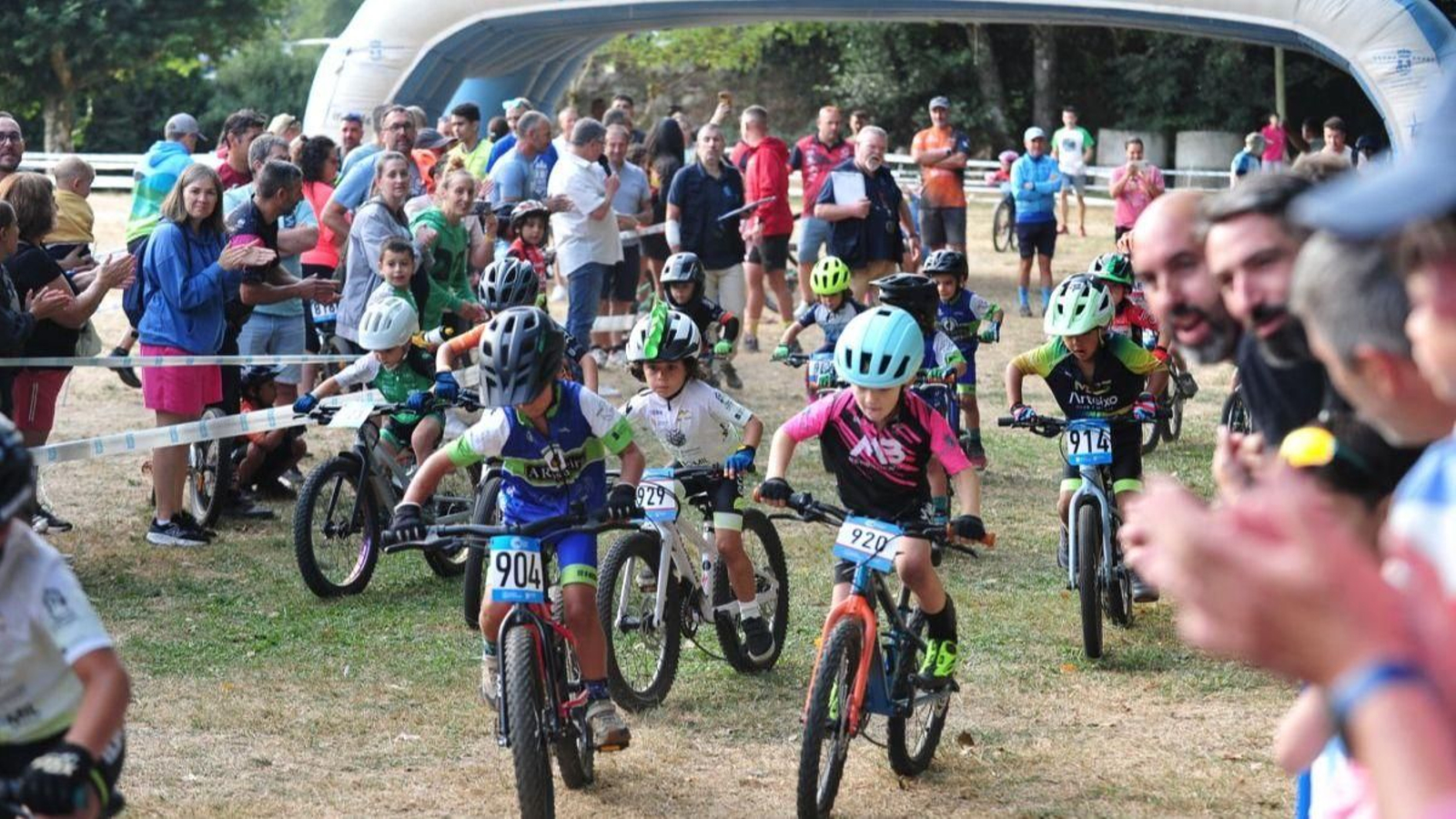 Intensidad y pedaladas en una de las salidas sobre el circuito marcado por la organización.