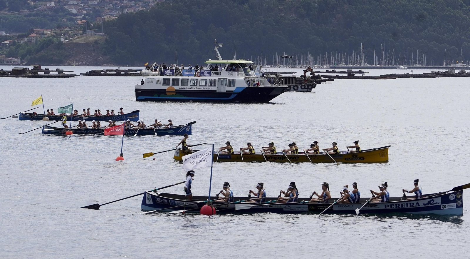 Galería | Las traineras toman la ría de Vigo con la Bandeira Concello de Moaña