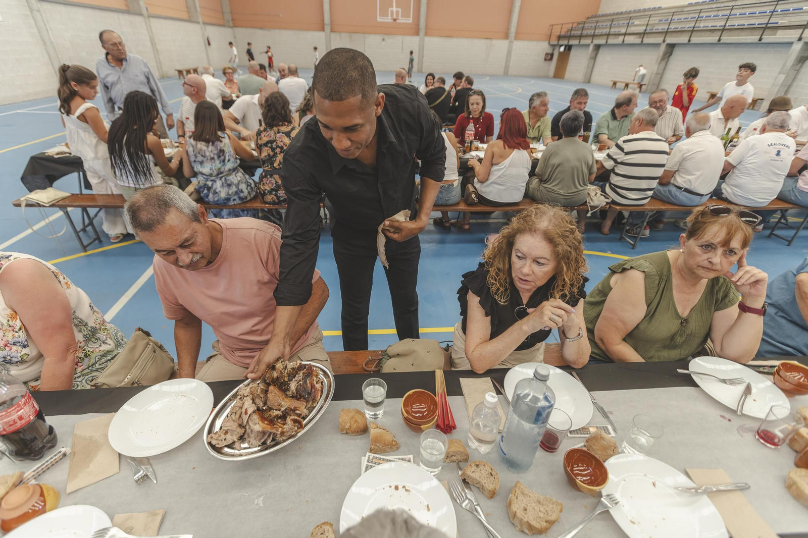 Galería | A Merca disfruta de una gran Festa do Porco ó espeto, en fotos