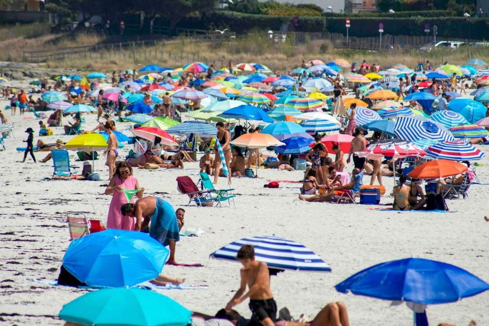 Galería | Vigo busca refugio del calor en sus playas