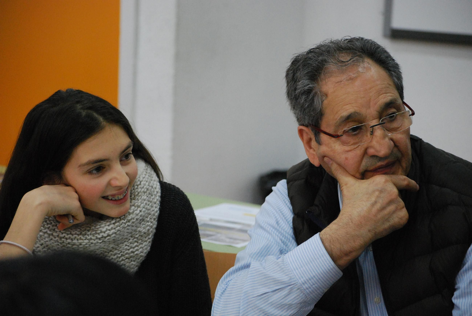 Estudiantes  de Santiago en Fálame da Emigración