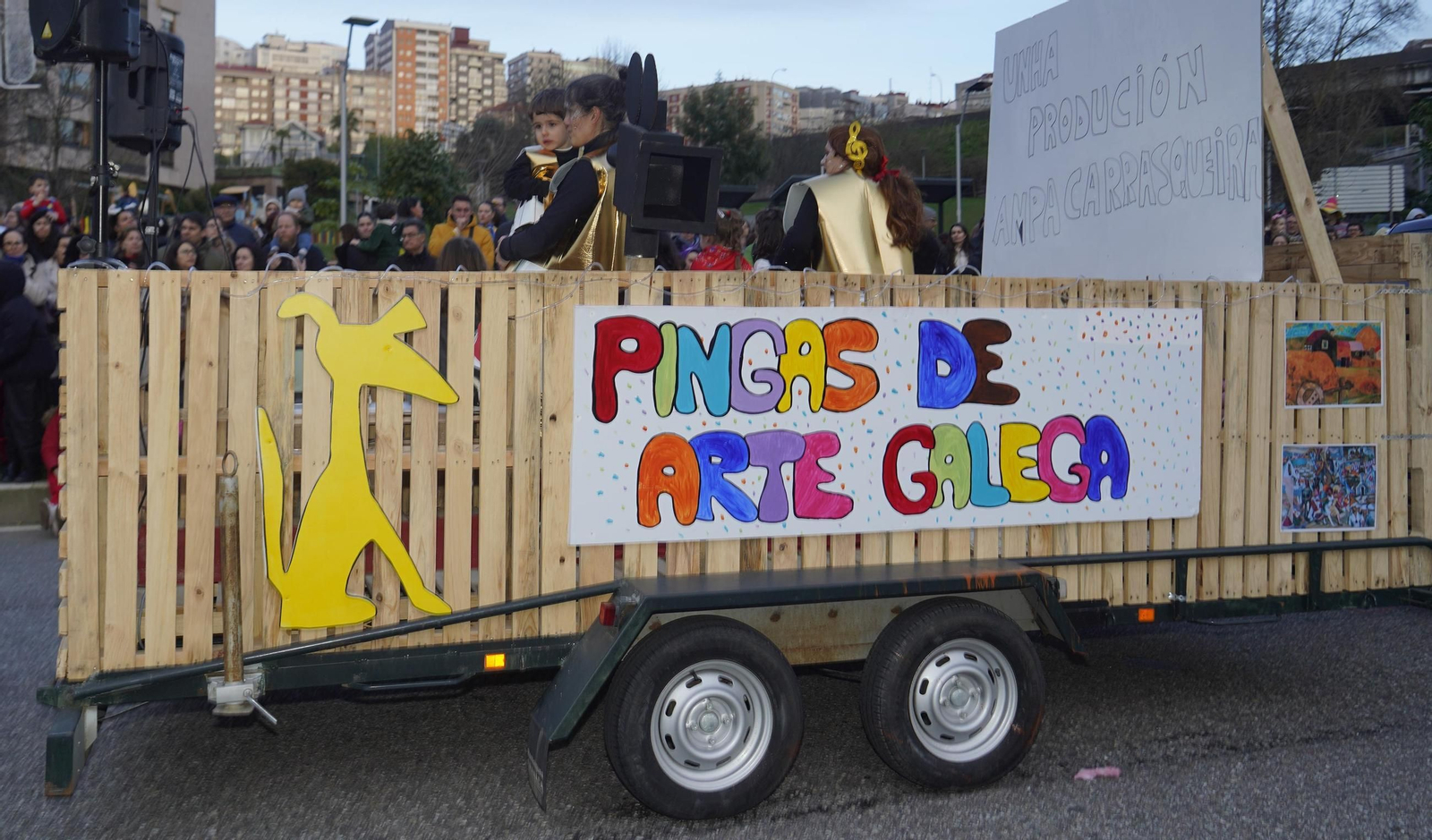 Galería | El desfile de comparsas del Entroido 2026 ilumina las calles de Vigo