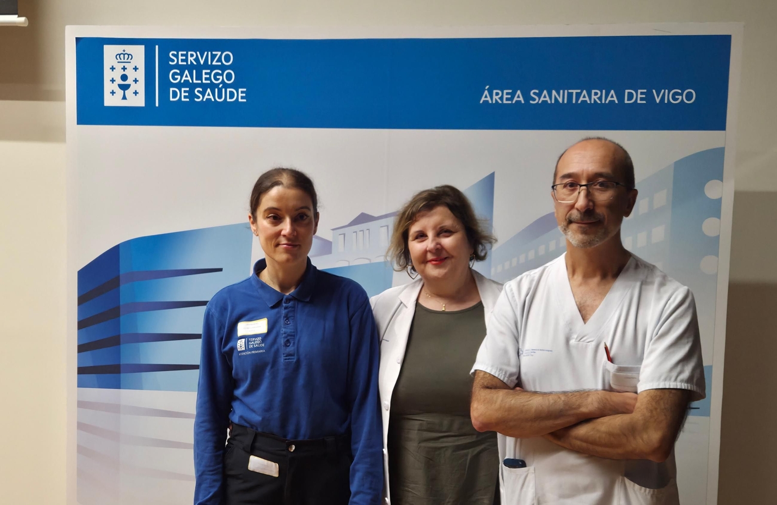 La enfermera Eva Solla, la subdirectora de enfermería, Chus Arós, y el logopeda Javier Bueno.