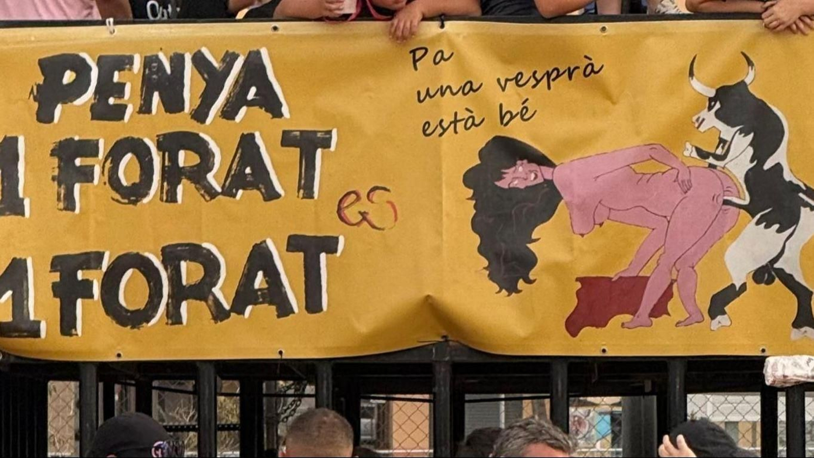 Denuncian el logo sexista de una peña taurina de Sagunt con un toro "sometiendo sexualmente a una mujer"