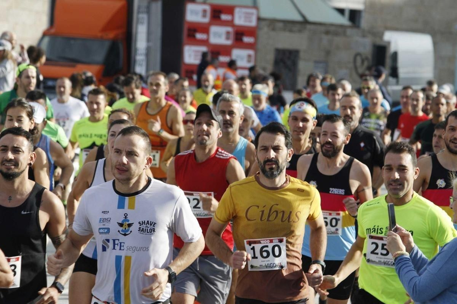 Imagen de la anterior edición de la Vigo+11, que se disputó en O Berbés; mañana, pasará a la zona de Coia.