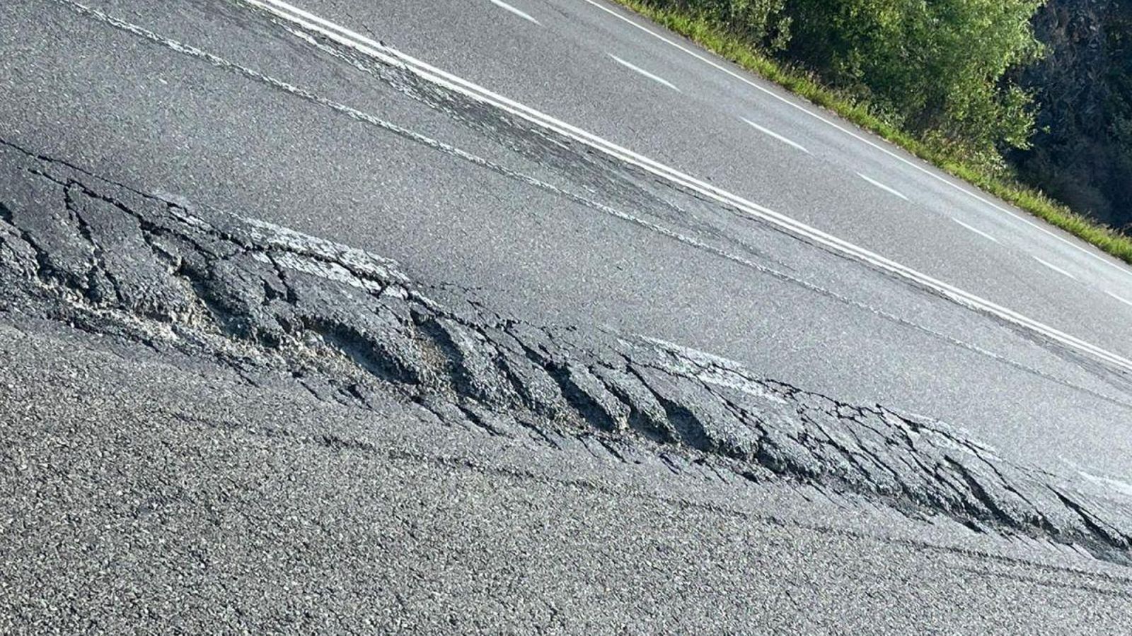El mal estado de las carreteras en Ourense.