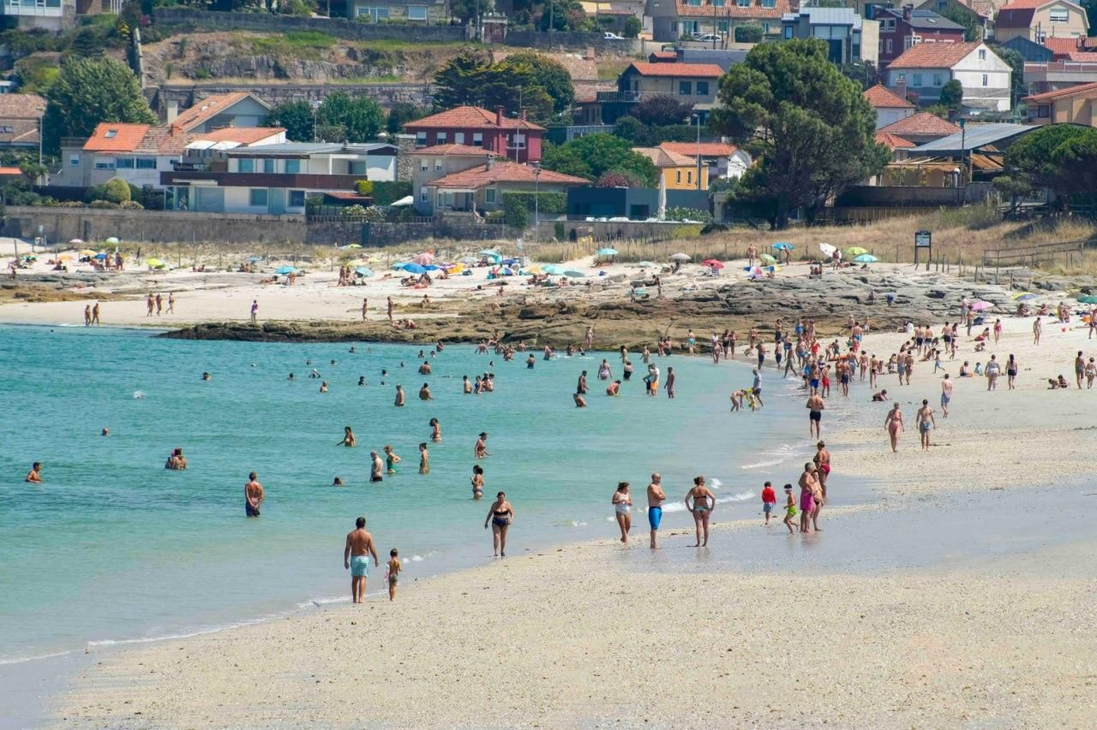 Galería | Vigo busca refugio del calor en sus playas