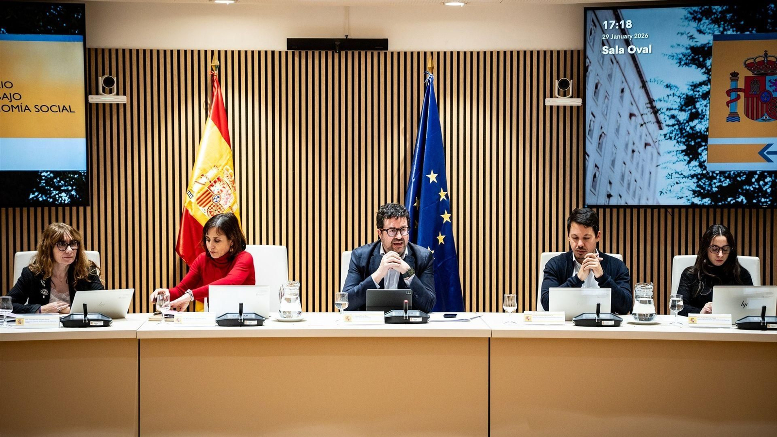 El secretario de Estado de Trabajo, Joaquín Pérez Rey, preside la mesa de diálogo social para la subida del salario mínimo interprofesional (SMI).
