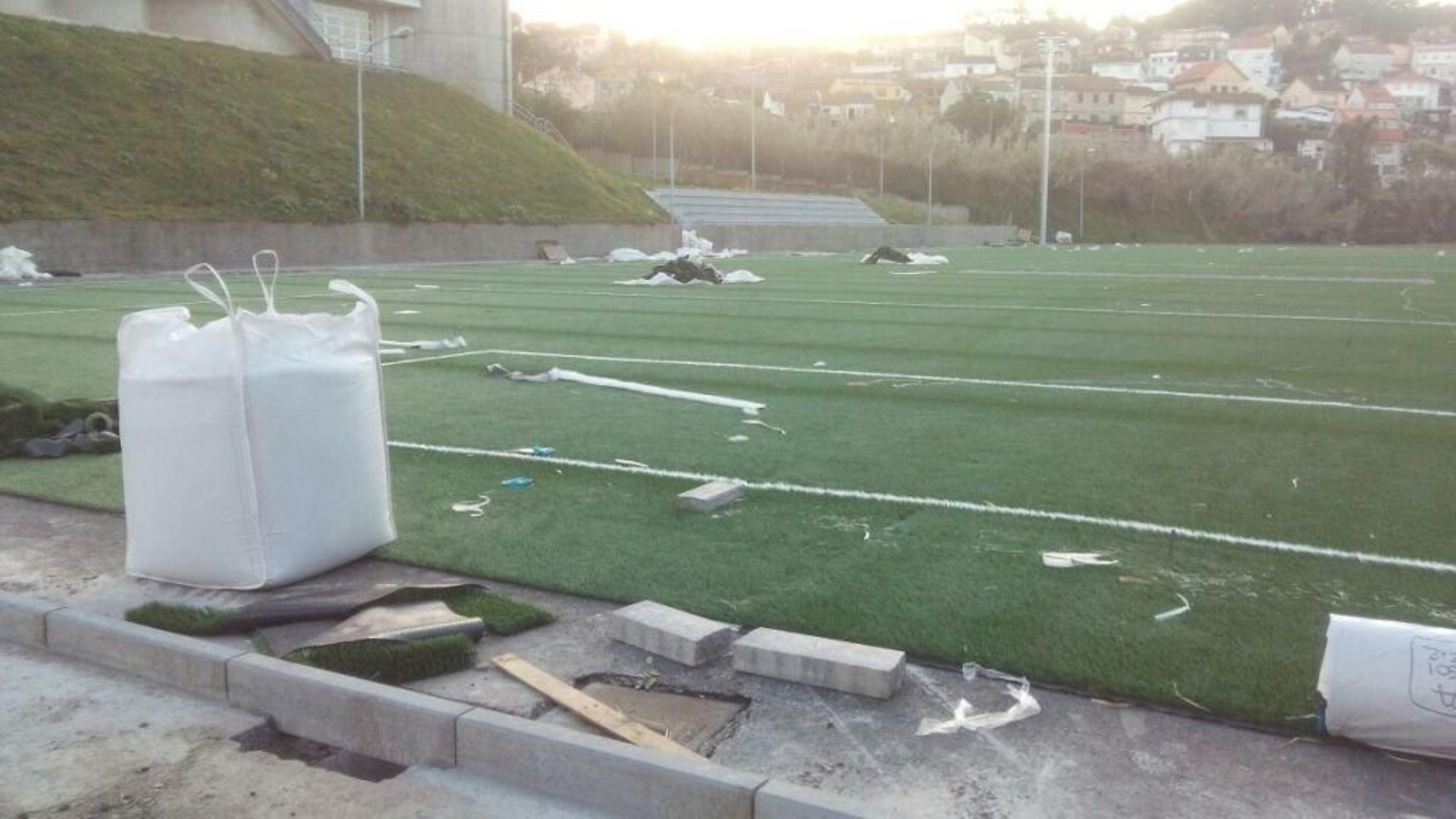 El campo de fútbol de la ETEA ya tiene césped