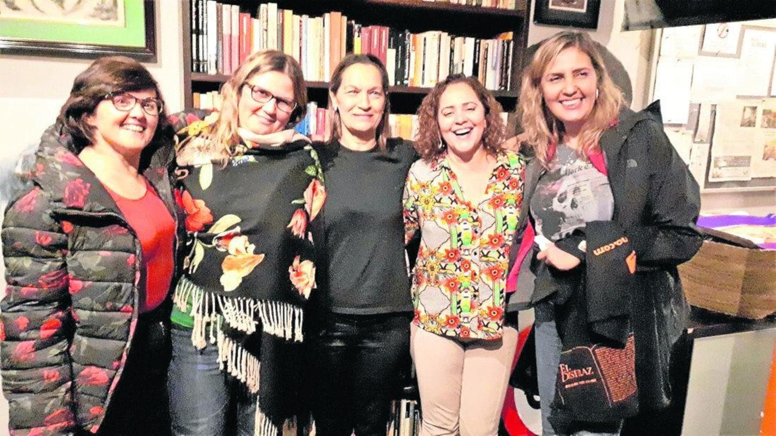 Las hermanas Maria Helena, Edesia y Santuza Bretas con Paloma y Rosana Lana en el centro, de visita en Elcercano.