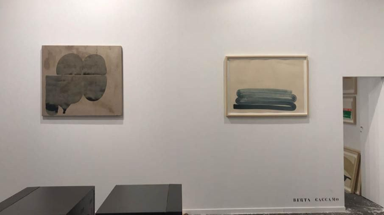 La obra de Berta Cáccamo en Arco, de frente “La casa sin sombra”.