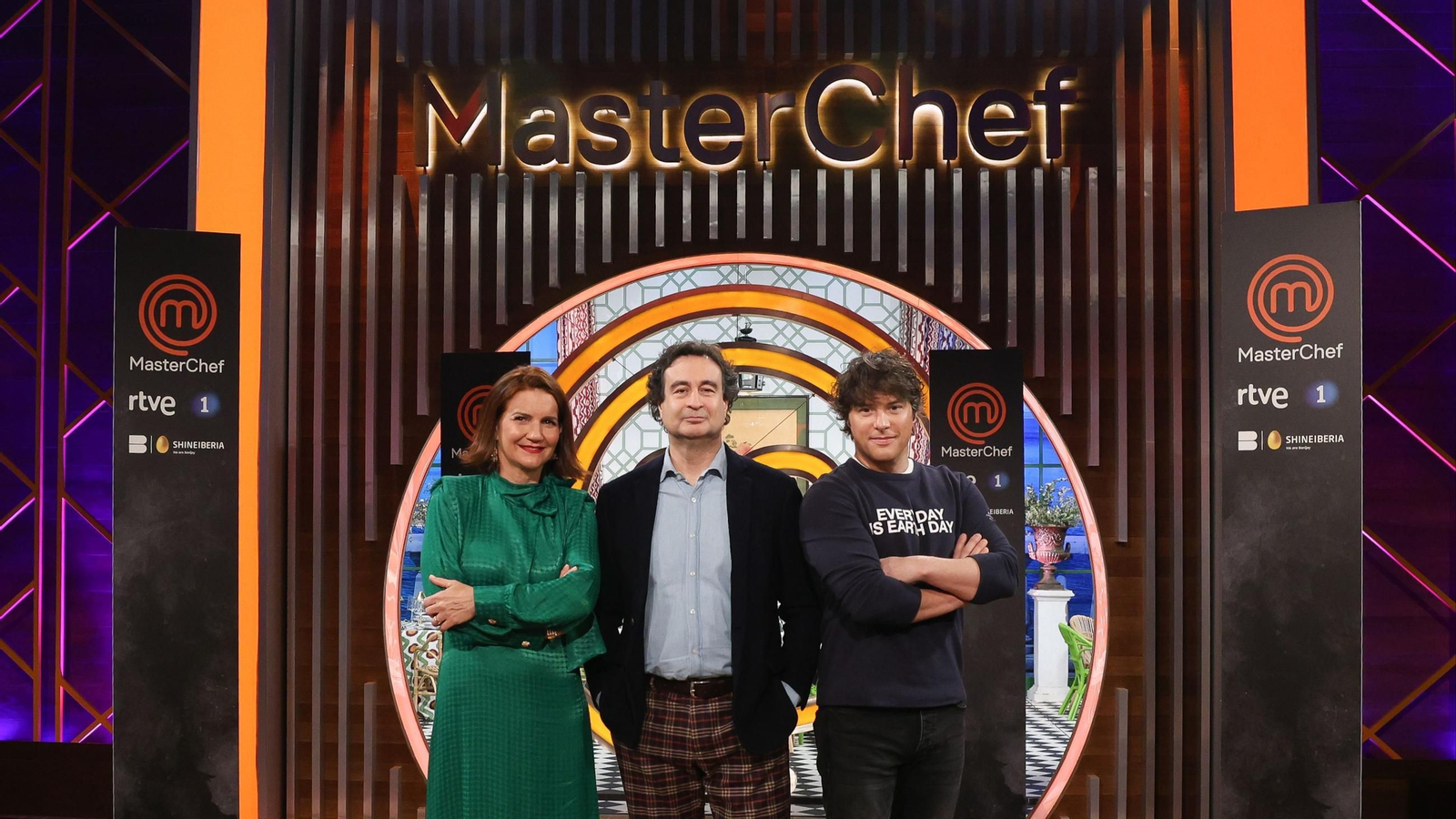 Los chefs Samantha Vallejo-Nágera, Pepe Rodríguez y Jordi Cruz, posan durante la presentación de la undécima edición del programa ‘Masterchef’