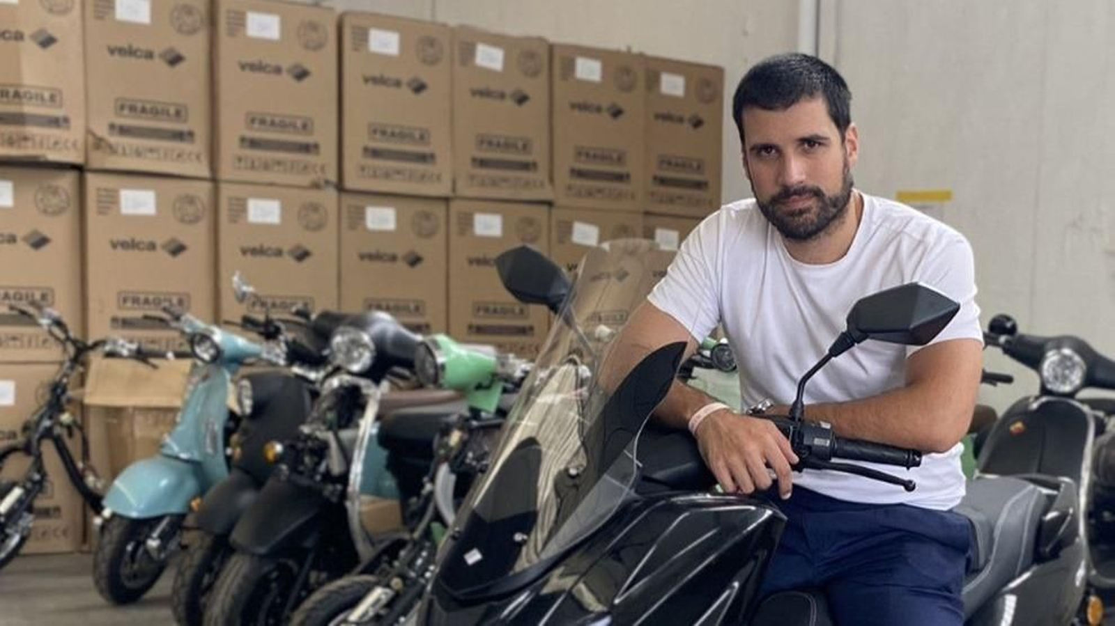 Emilio Froján, CEO de Velca, con sus motos.