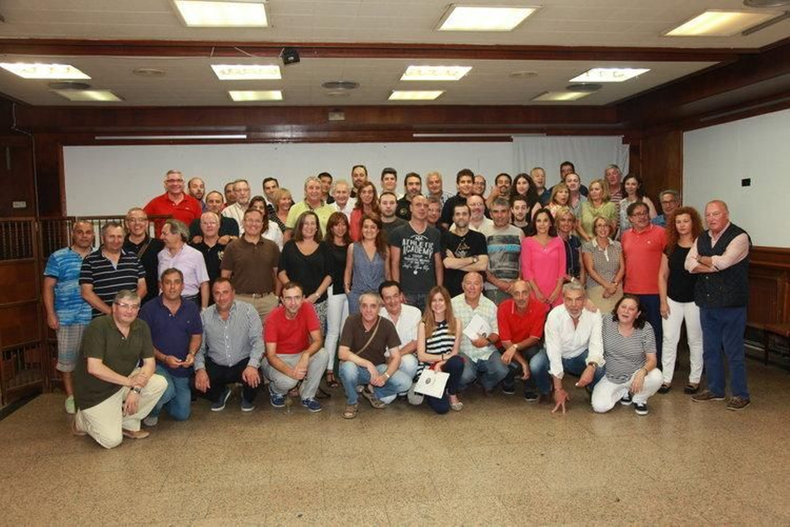 Foto de familia de los participantes en la Liga "La Región" que asistieron al acto de inicio oicial del campeonato (Foto: jodé Paz)